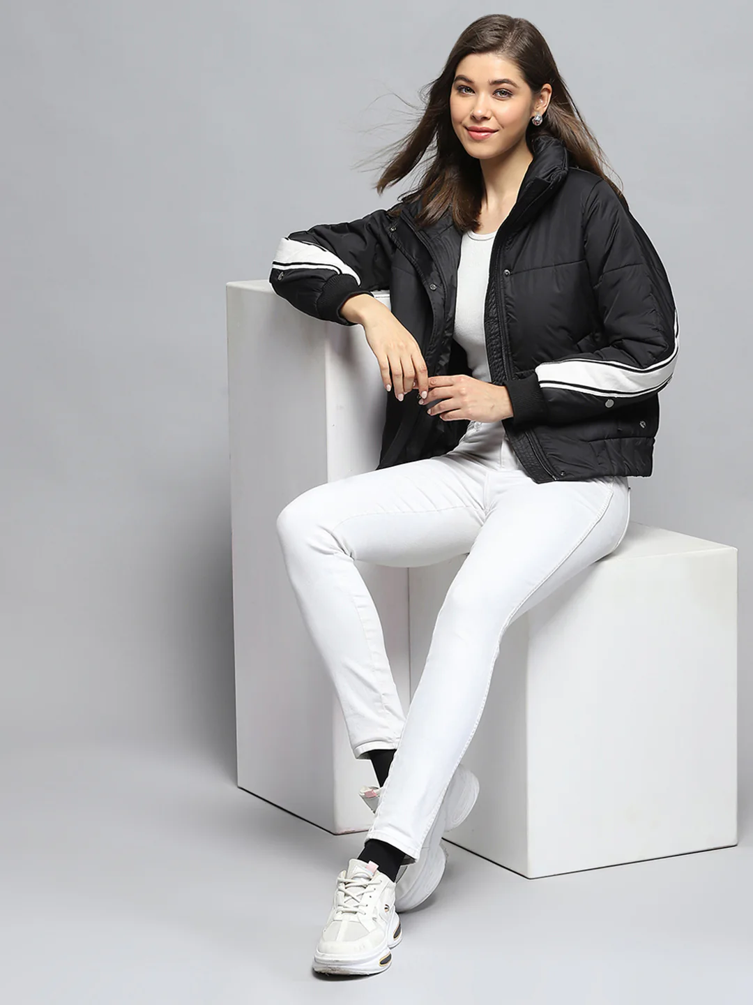 Women Black Solid Collar Full Sleeve Jacket - Image 2