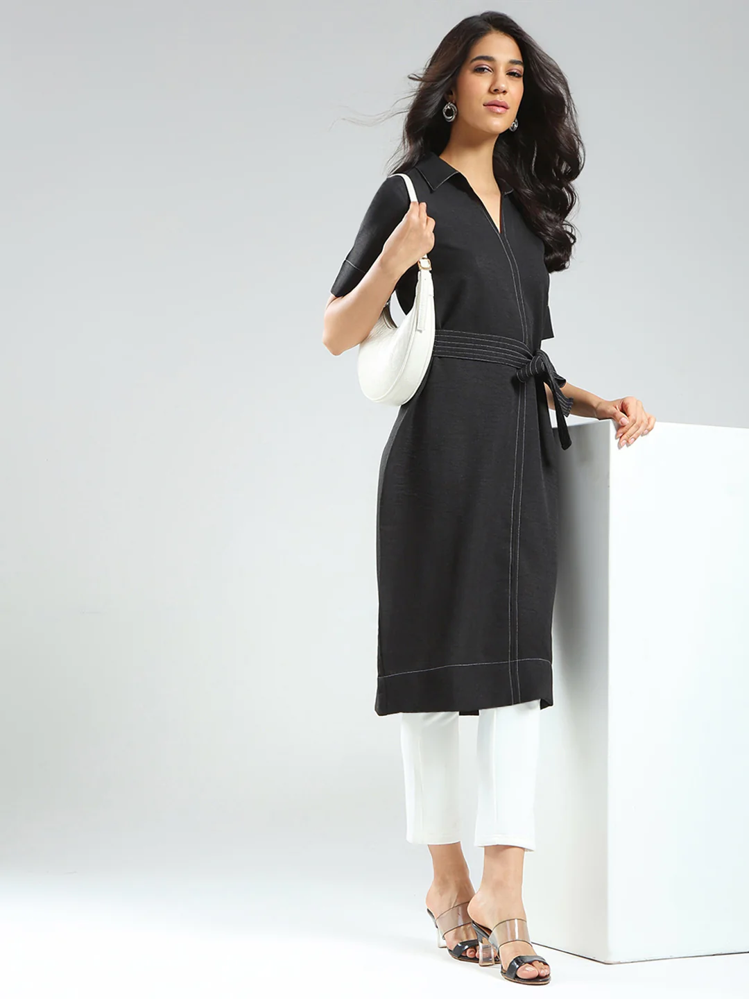 Women Black Solid Collar Half Sleeve Tunic - Image 2