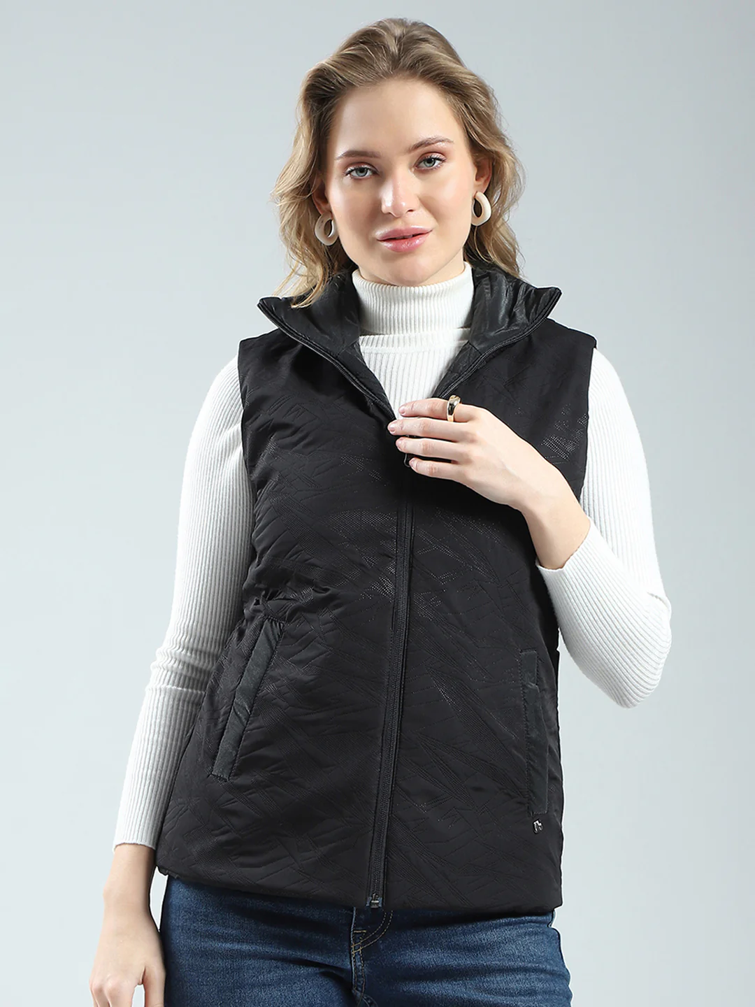 Women Black Solid Collar Sleeveless Reversible Jacket - Image 7
