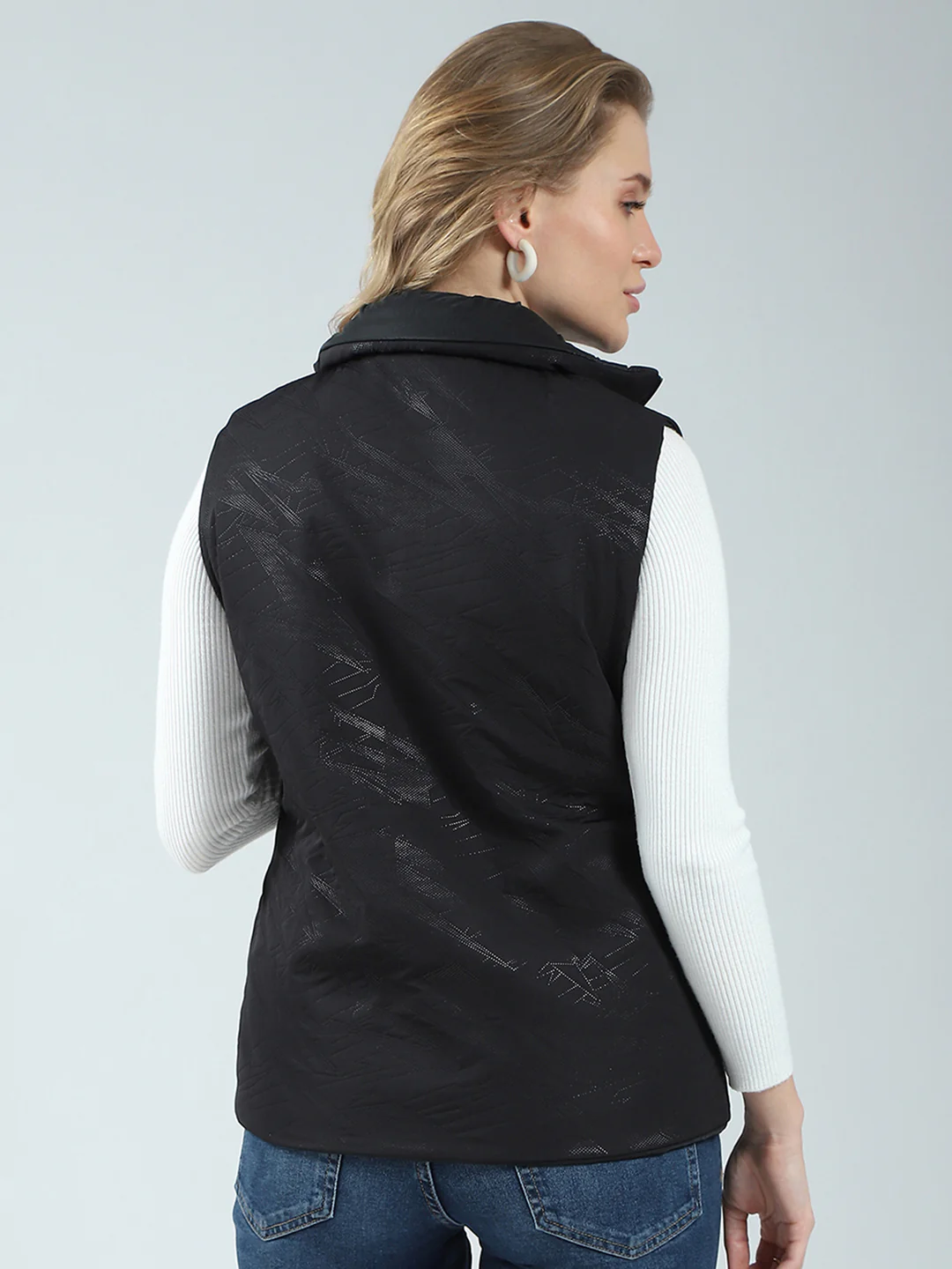 Women Black Solid Collar Sleeveless Reversible Jacket - Image 9