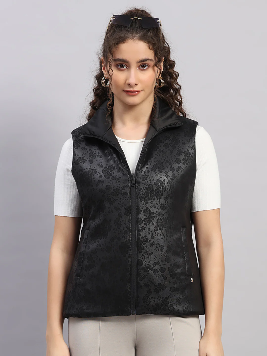 Women Black Solid Collar Sleeveless Jacket - Image 7