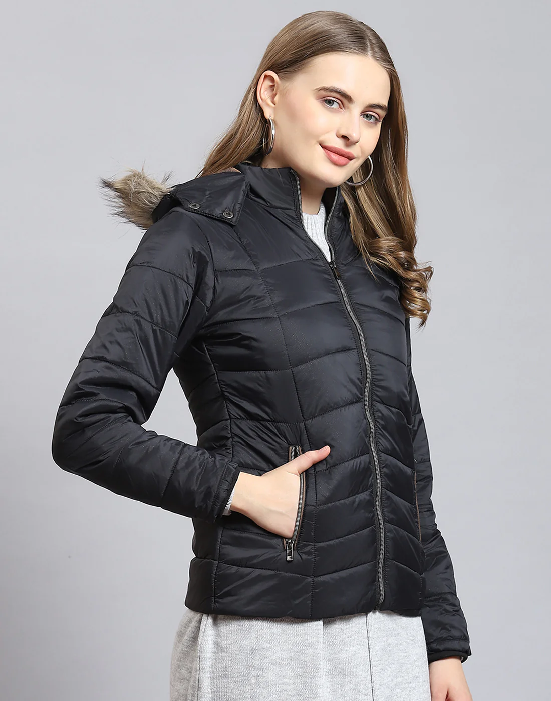 Women Black Solid Hooded Full Sleeve Heating Jacket - Image 6