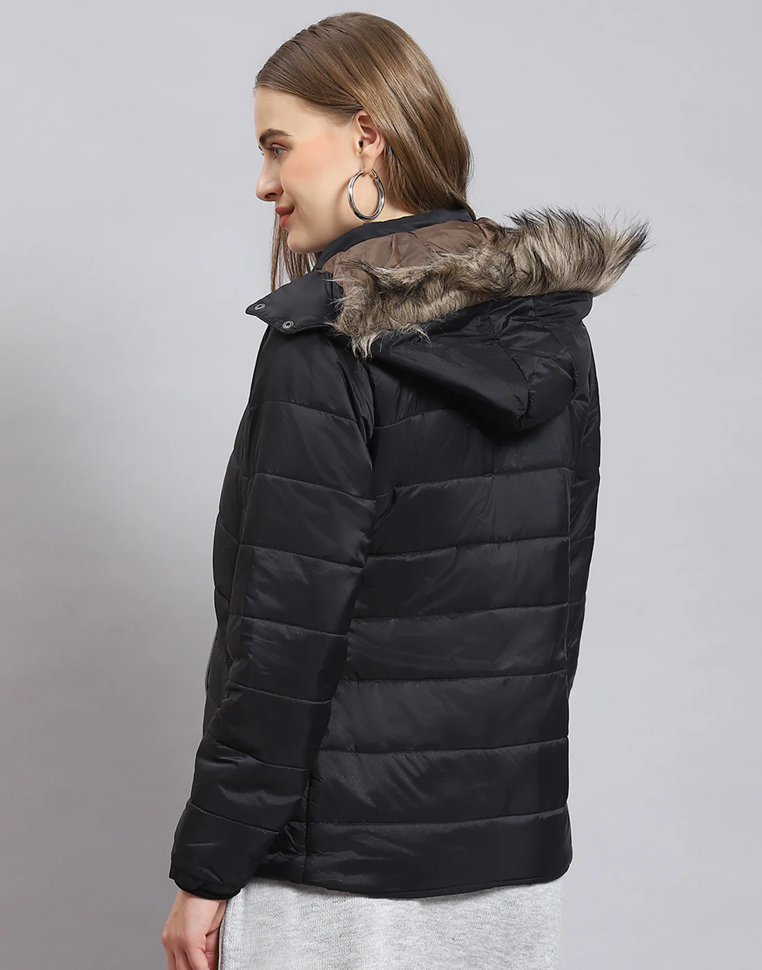 Women Black Solid Hooded Full Sleeve Heating Jacket - Image 8