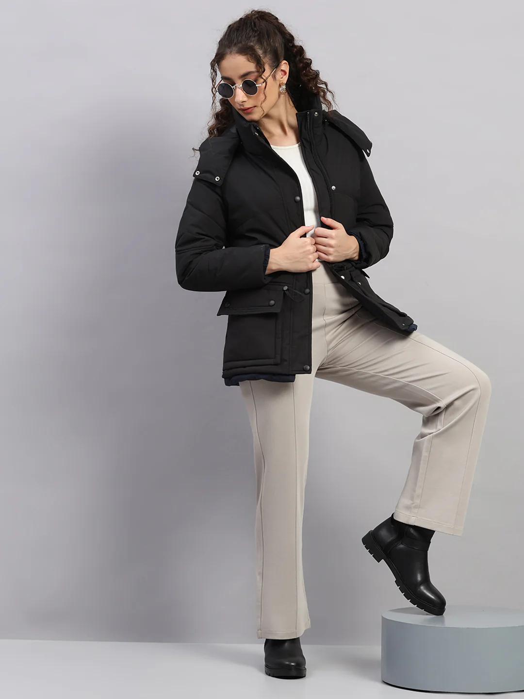 Women Black Solid Hooded Full Sleeve Jacket - Image 2