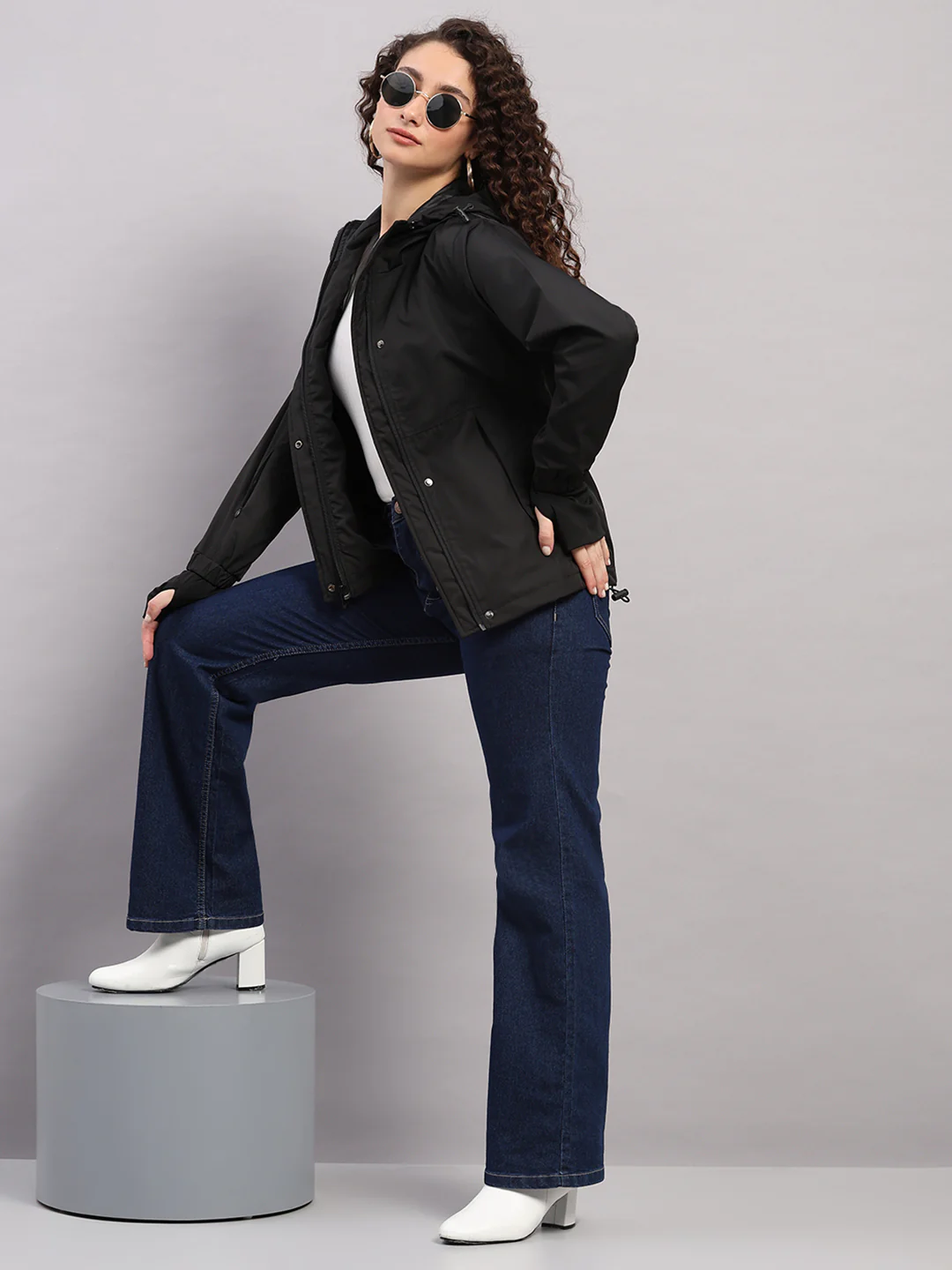 Women Black Solid Hooded Full Sleeve Jacket - Image 2