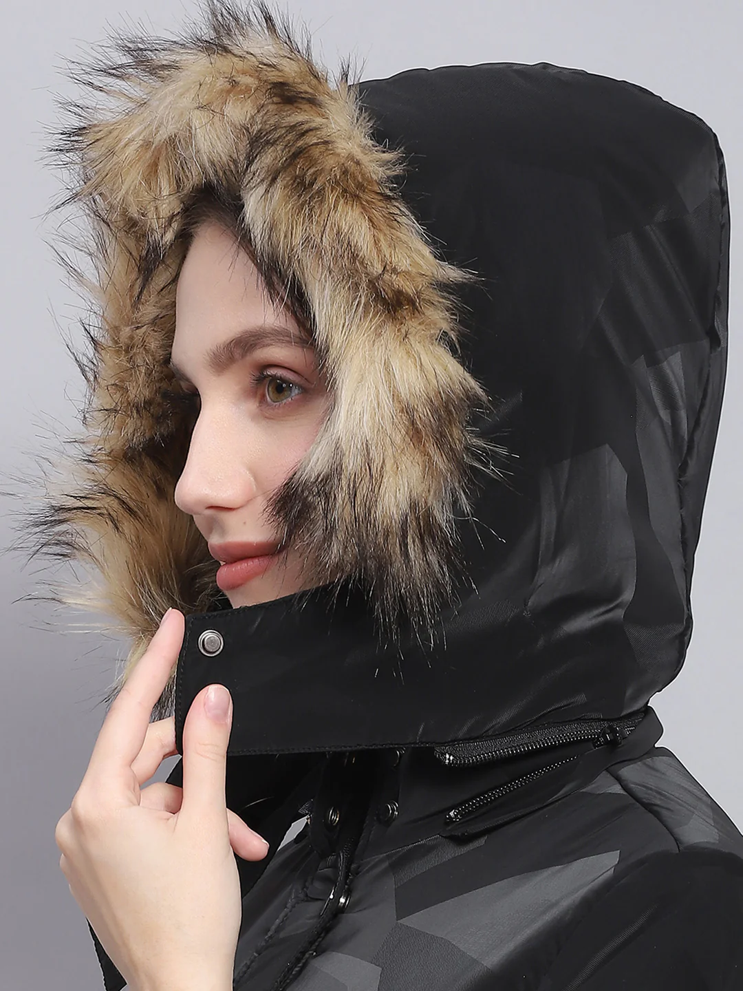 Women Black Solid Hooded Full Sleeve Jackets - Image 6