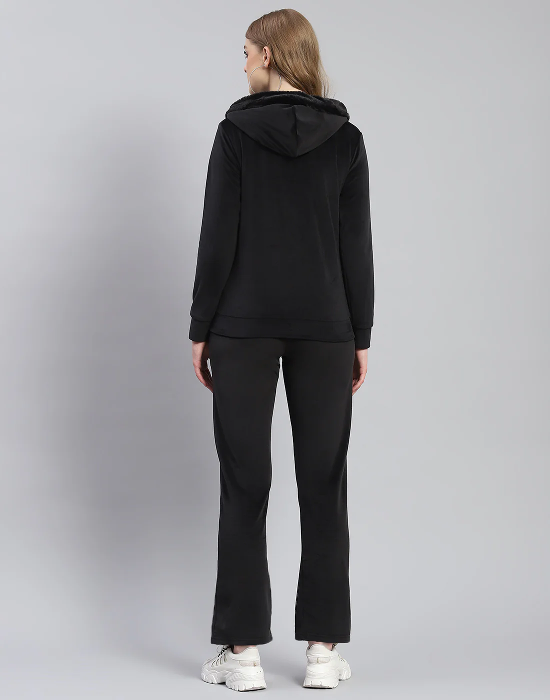 Women Black Solid Hooded Full Sleeve Tracksuit - Image 5