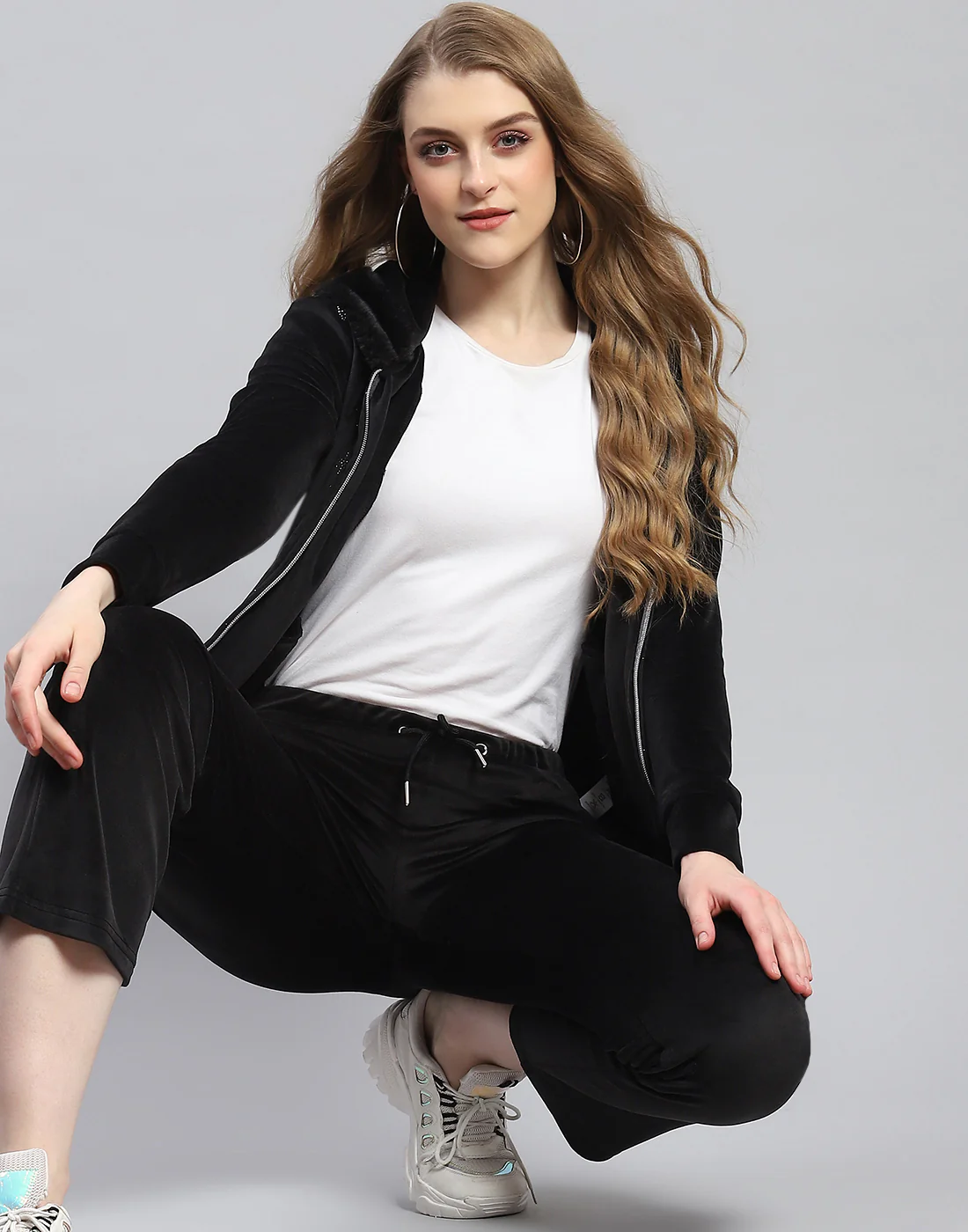 Women Black Solid Hooded Full Sleeve Tracksuit - Image 6