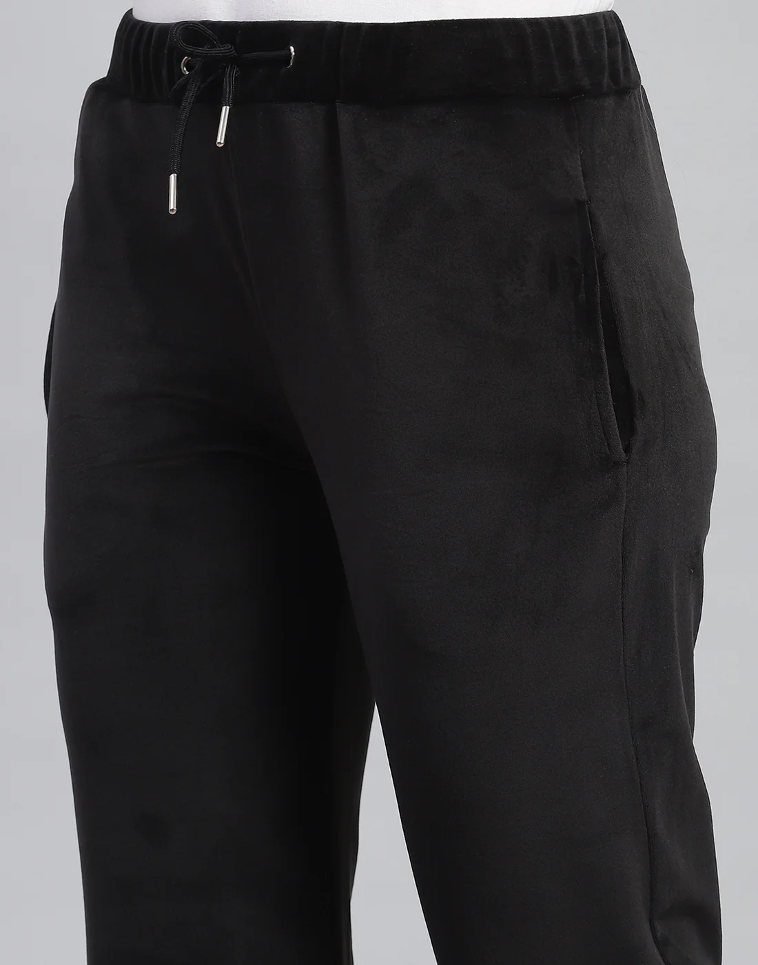 Women Black Solid Hooded Full Sleeve Tracksuit - Image 9
