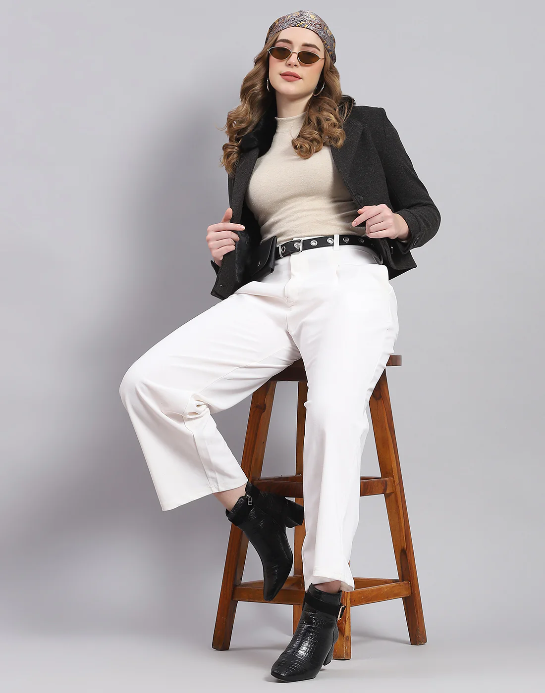 Women Black Solid Lapel Collar Full Sleeve Coat - Image 3