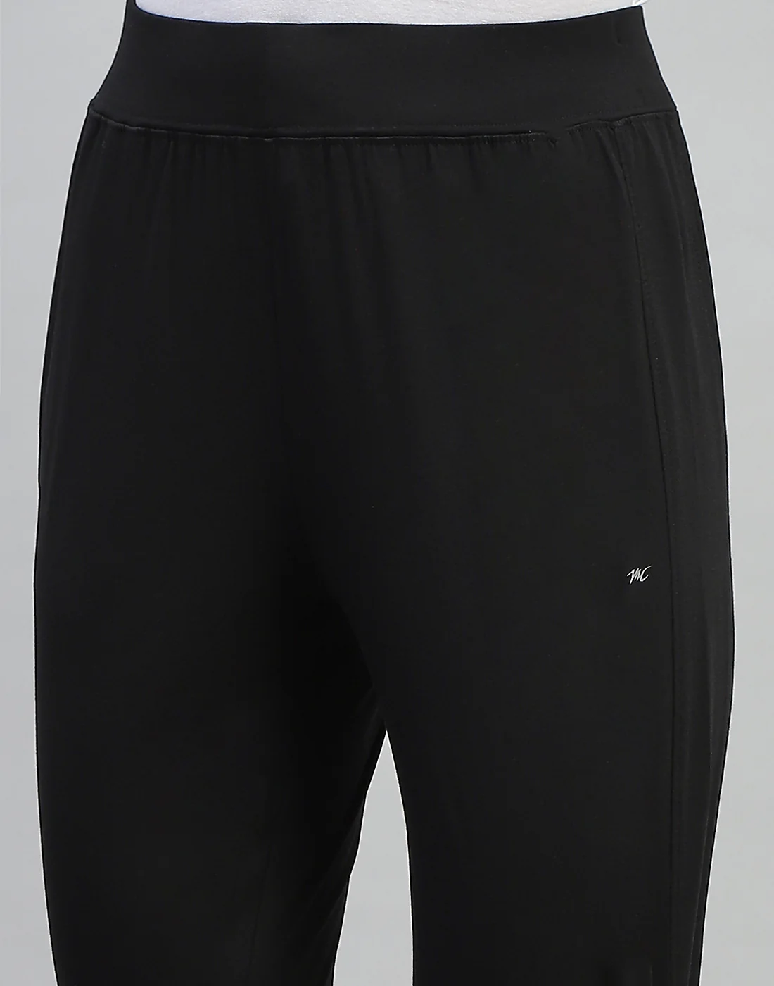 Women Black Solid Regular Fit Capri - Image 6