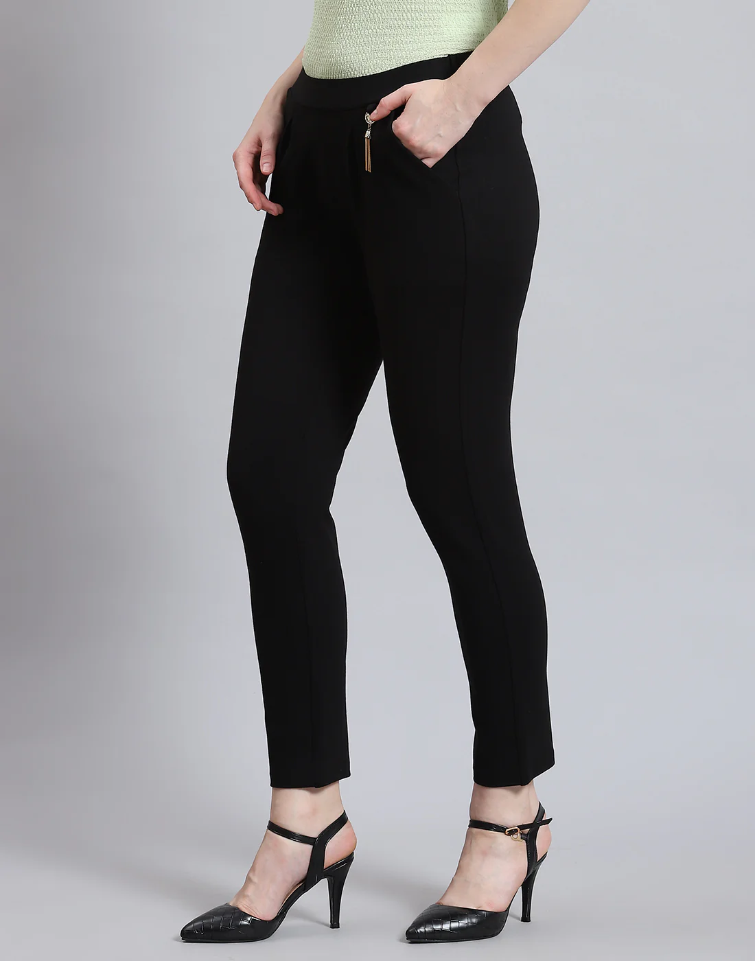 Women Black Solid Regular Fit Jegging - Image 3