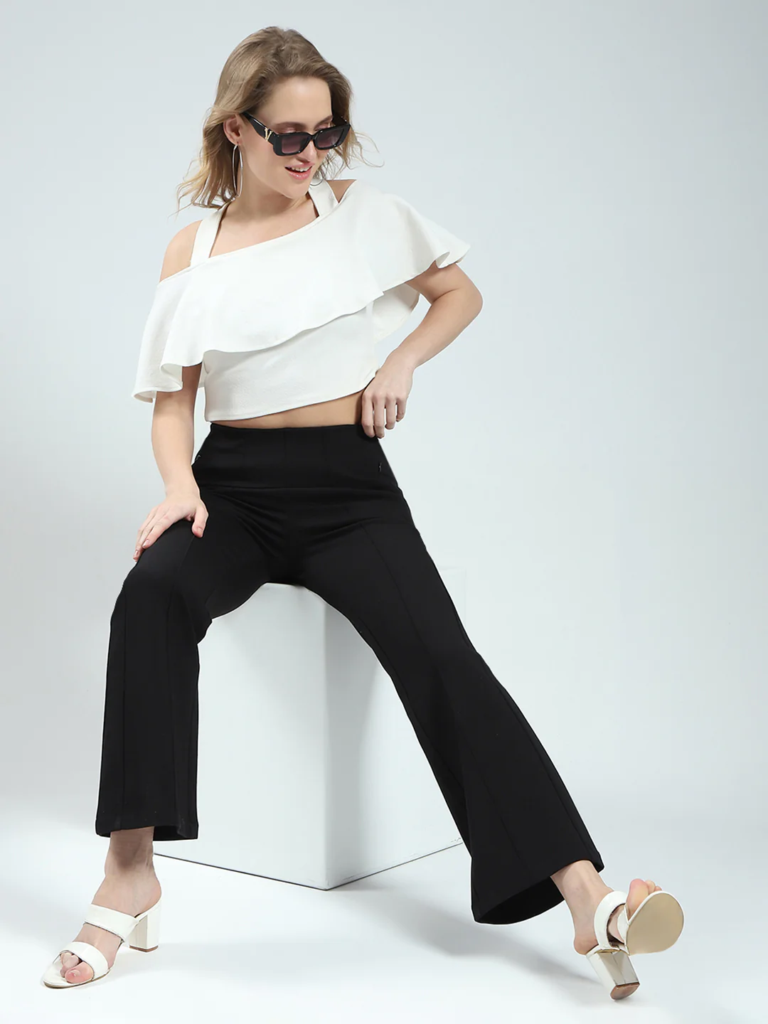 Women Black Solid Regular Fit Jegging - Image 2