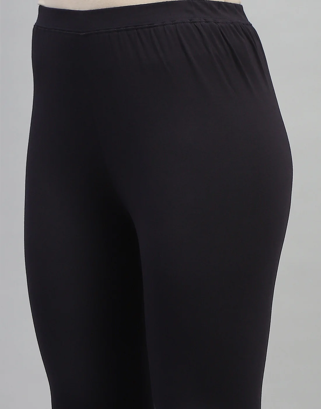 Women Black Solid Regular Fit Legging - Image 6