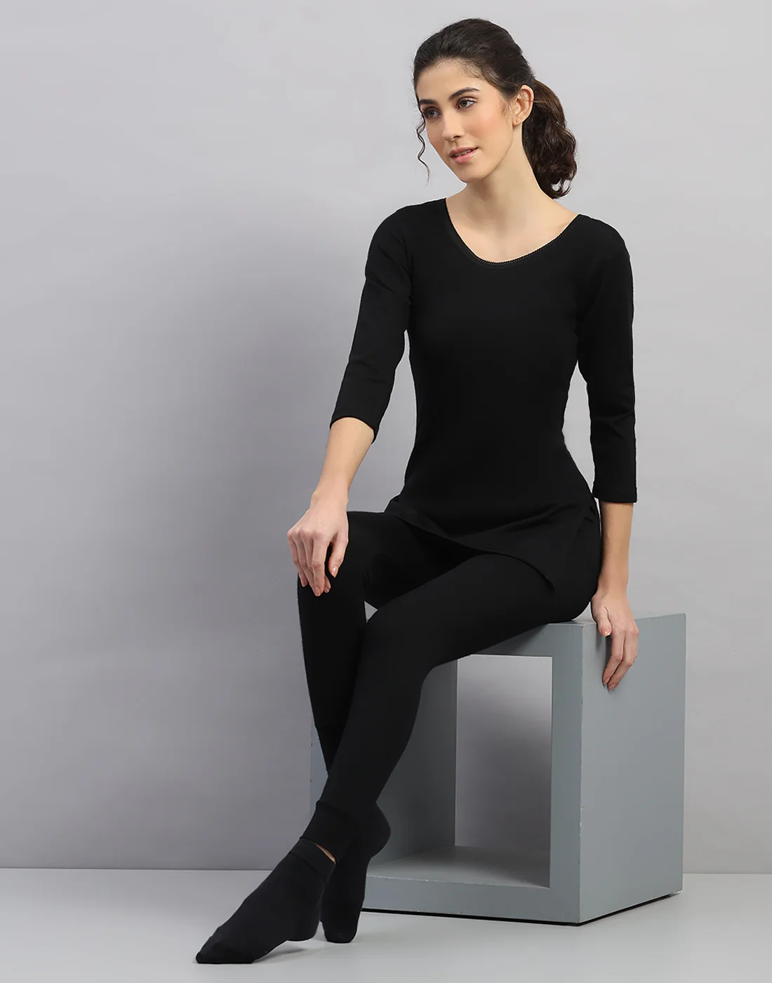 Women Black Solid Regular Fit Thermal Lower - Image 5