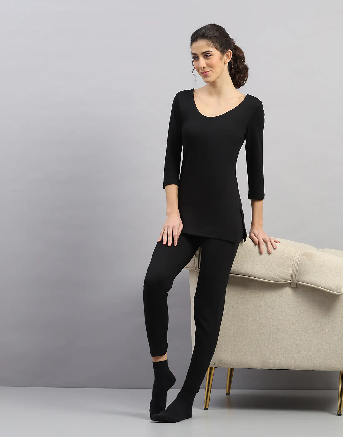 Women Black Solid Regular Fit Thermal Lower - Image 5