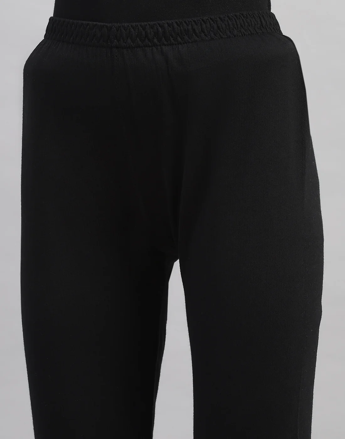 Women Black Solid Regular Fit Thermal Lower - Image 6