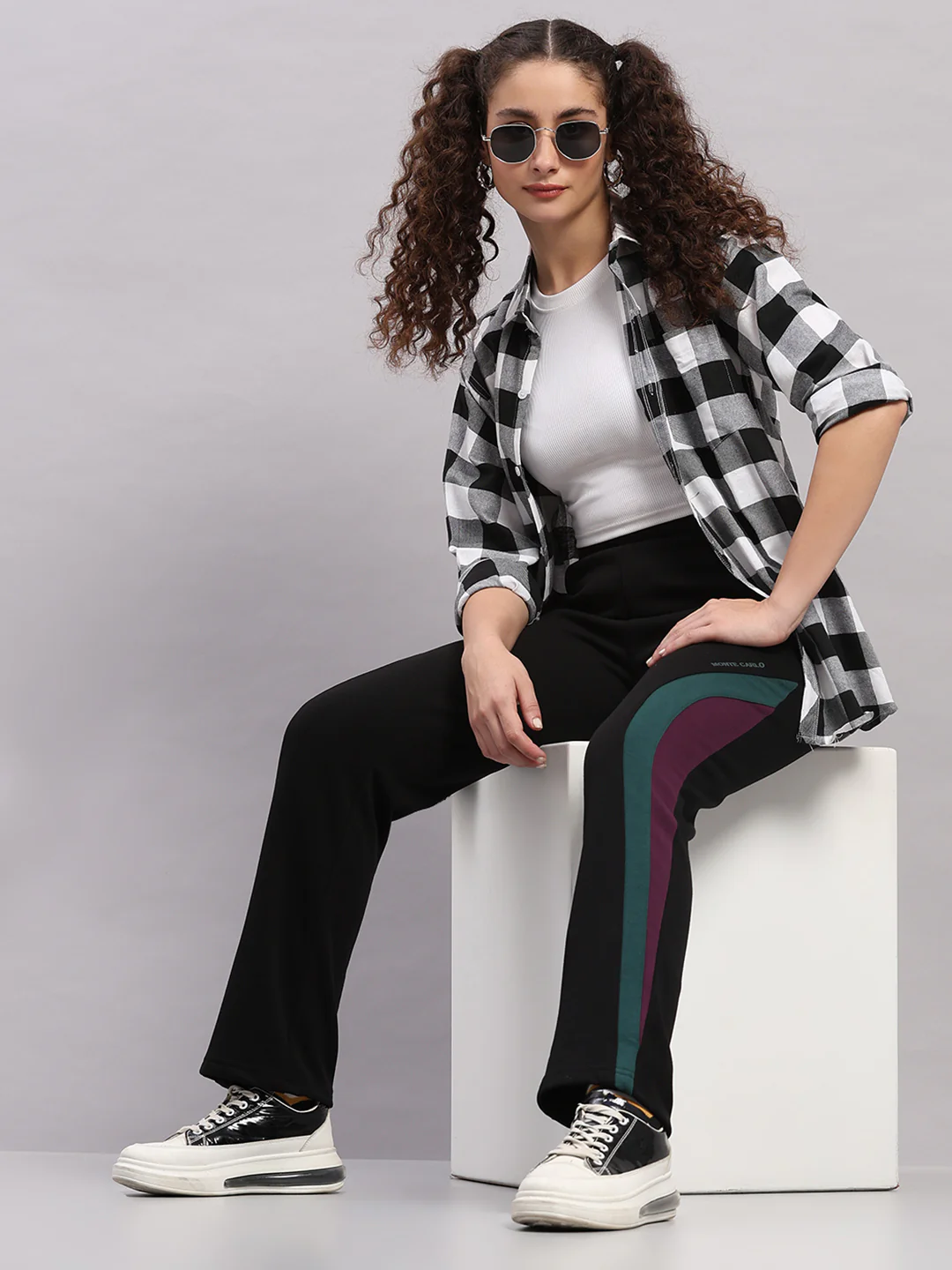 Women Black Solid Regular Fit Winter Lower - Image 2