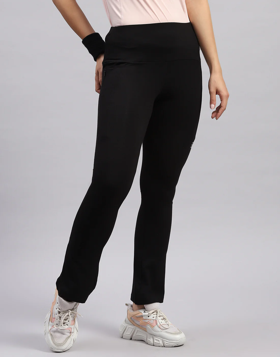 Rock.it Women Black Solid Regular Fit Yoga Pant - Image 4