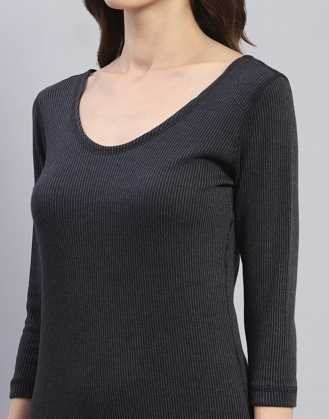 Women Black Solid Round Neck 3/4 Sleeve Thermal Vest - Image 7