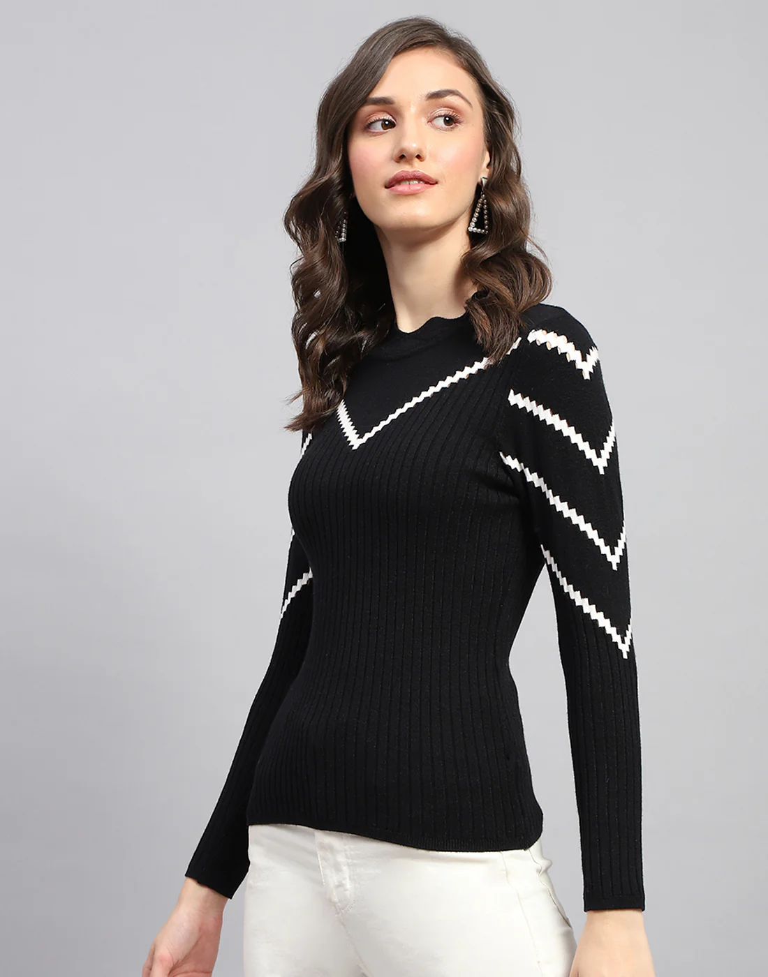 Women Black Solid Round Neck Full Sleeve Sceavy - Image 3