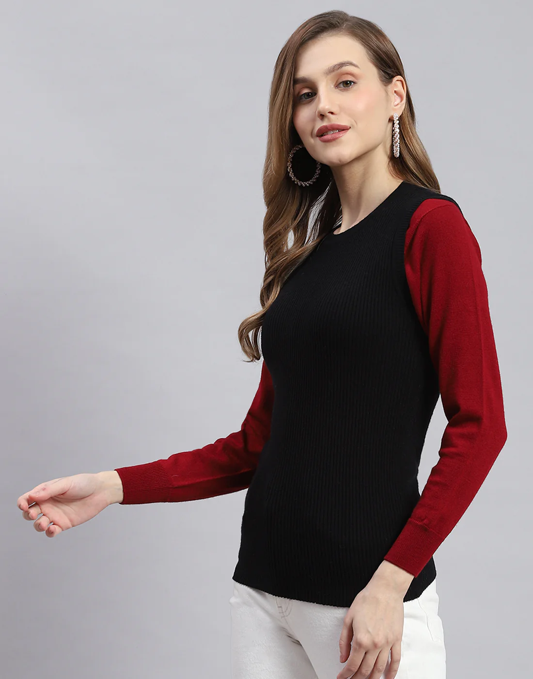 Women Black Solid Round Neck Sleeveless Sweater - Image 3