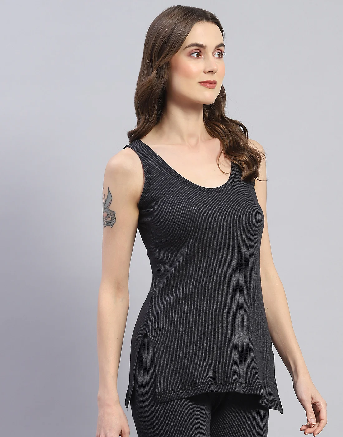 Women Black Solid Round Neck Sleeveless Thermal Vest - Image 4