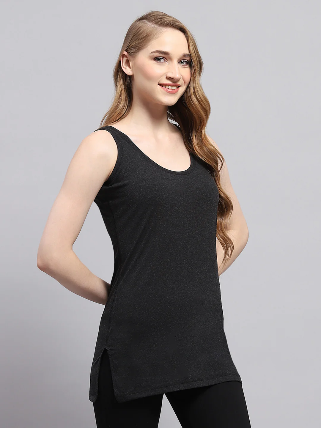 Women Black Solid Round Neck Sleeveless Thermal Vest - Image 4
