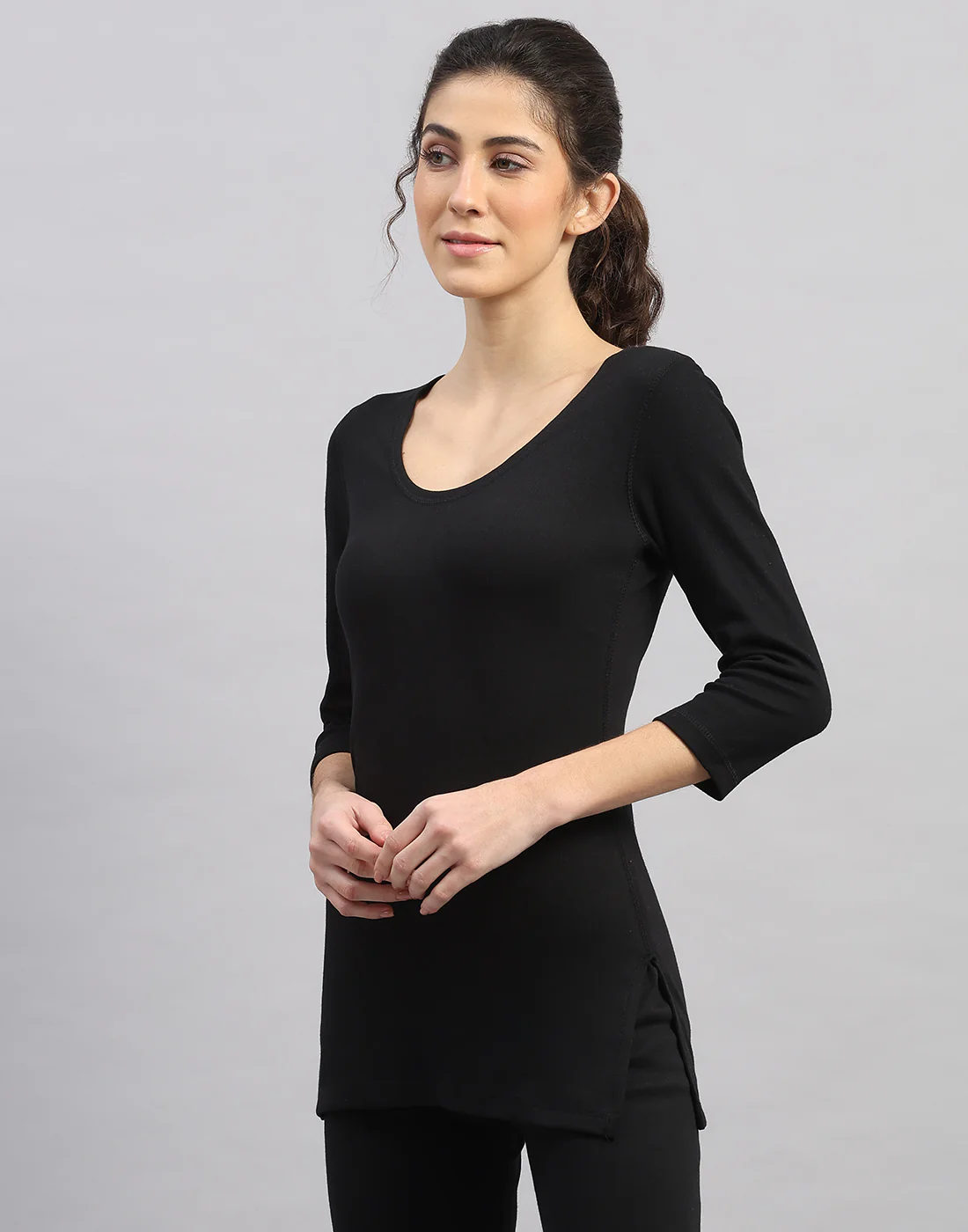 Women Black Solid Round Neck Sleeveless Thermal Vest - Image 2
