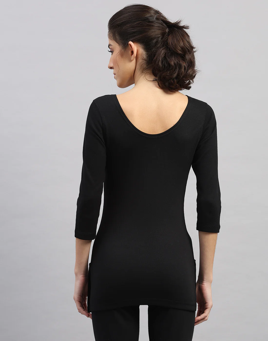 Women Black Solid Round Neck Sleeveless Thermal Vest - Image 4