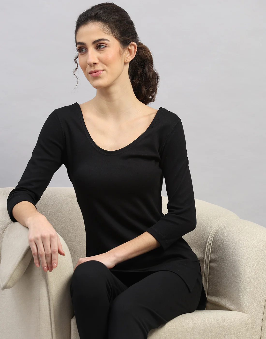 Women Black Solid Round Neck Sleeveless Thermal Vest - Image 6
