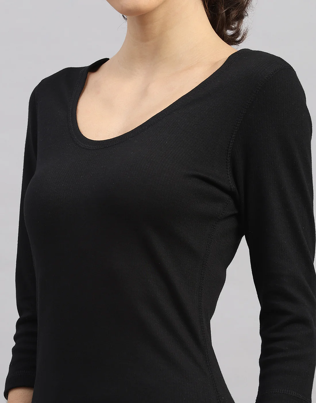Women Black Solid Round Neck Sleeveless Thermal Vest - Image 7