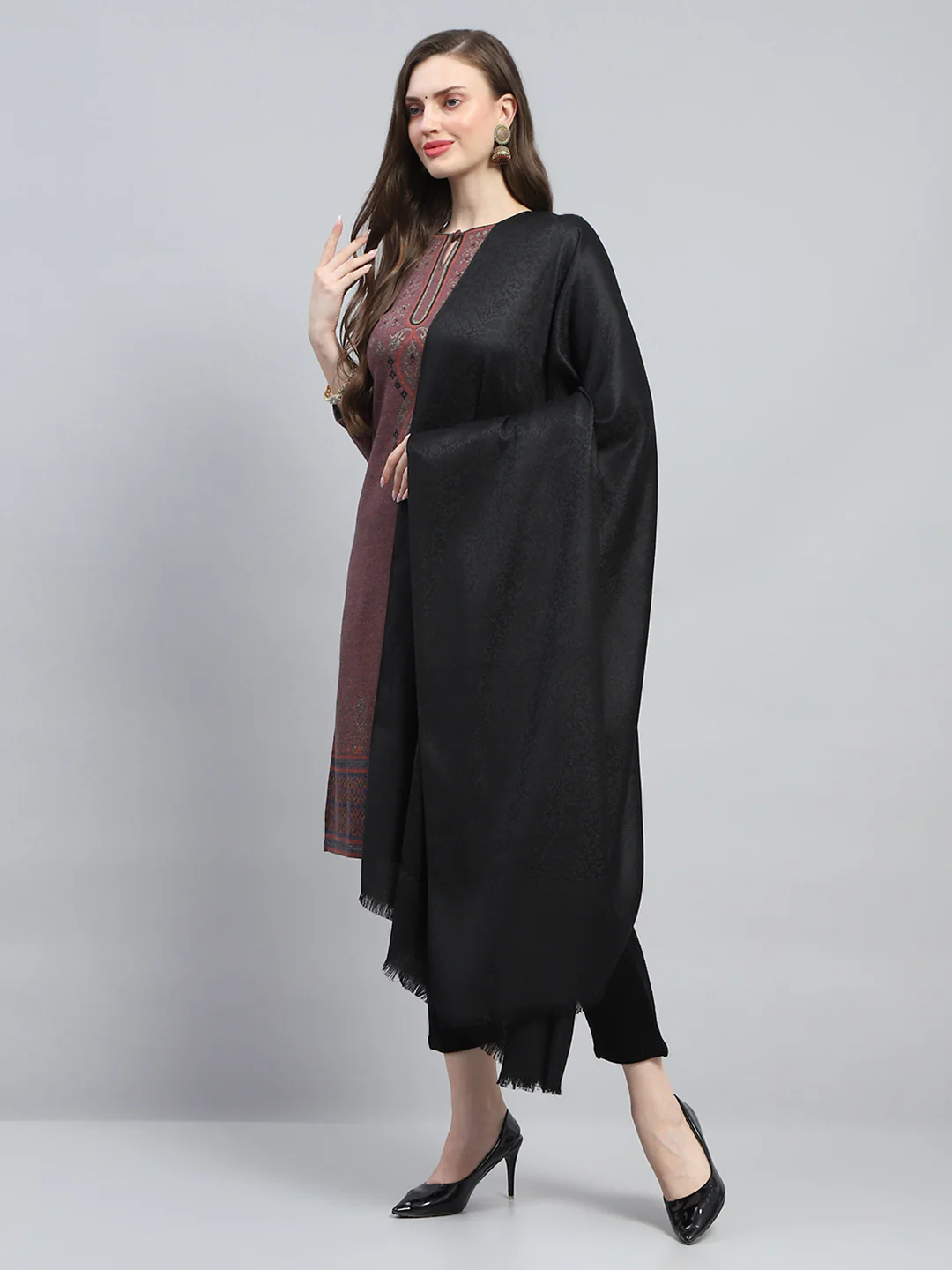 Women Black Solid Shawl - Image 3