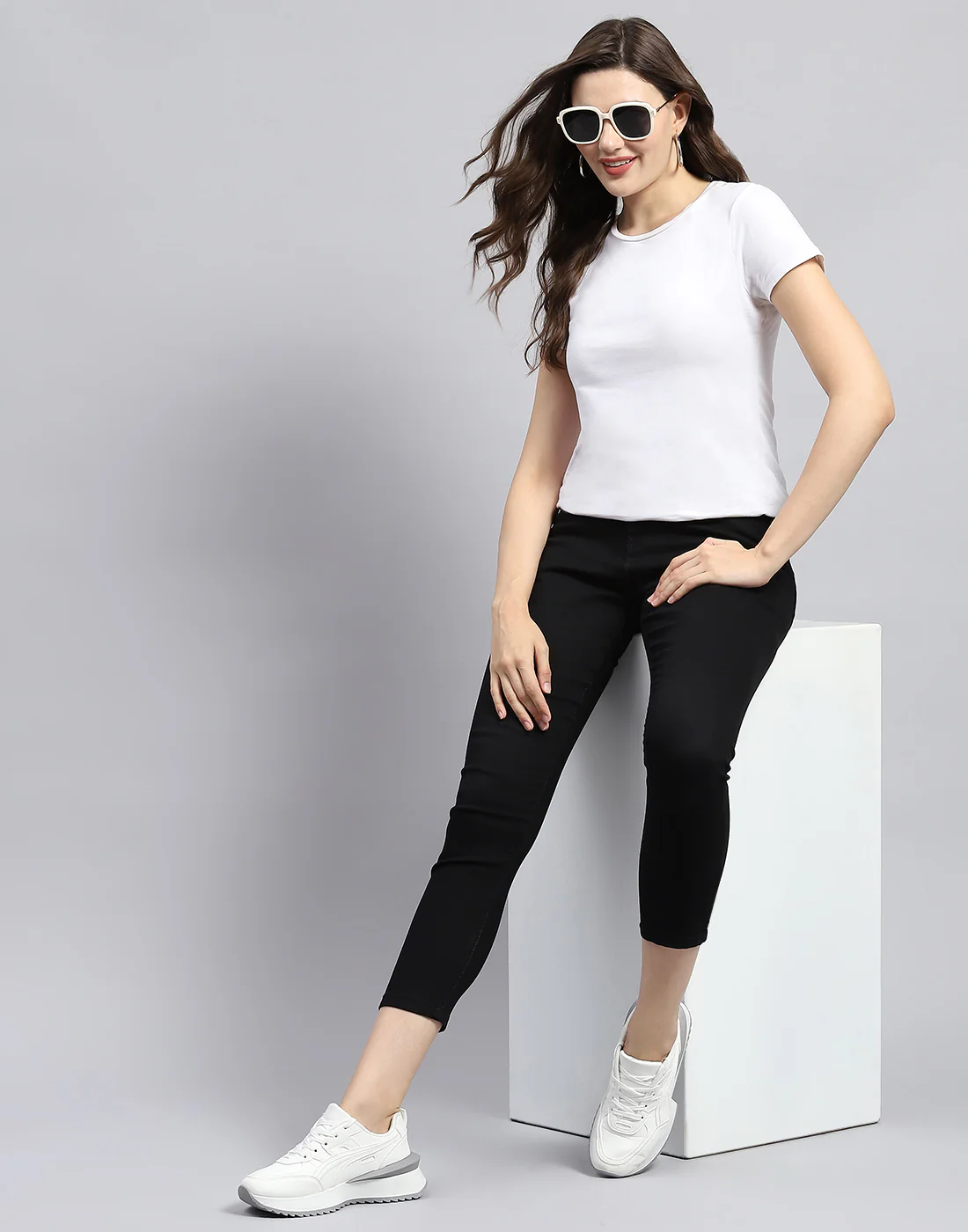 Women Black Solid Slim Fit Denim - Image 2
