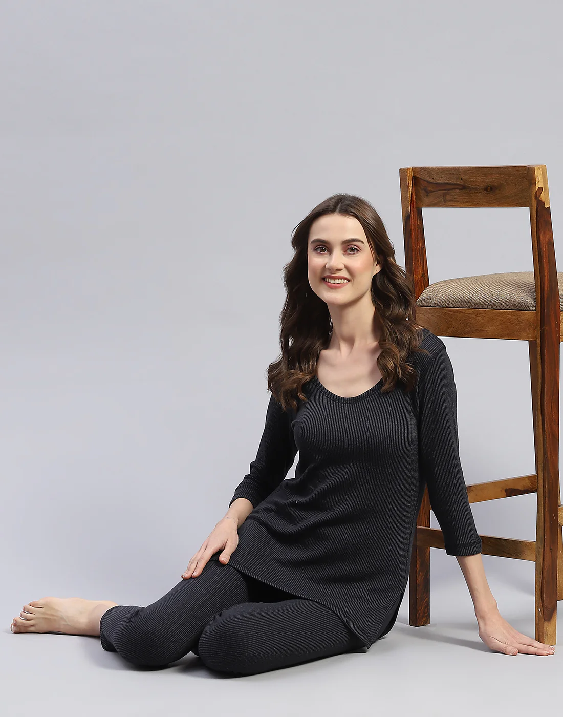 Women Black Solid Thermal Lower - Image 4