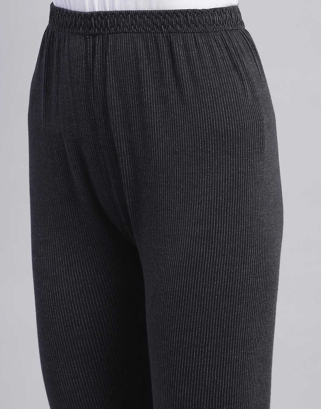Women Black Solid Thermal Lower - Image 6