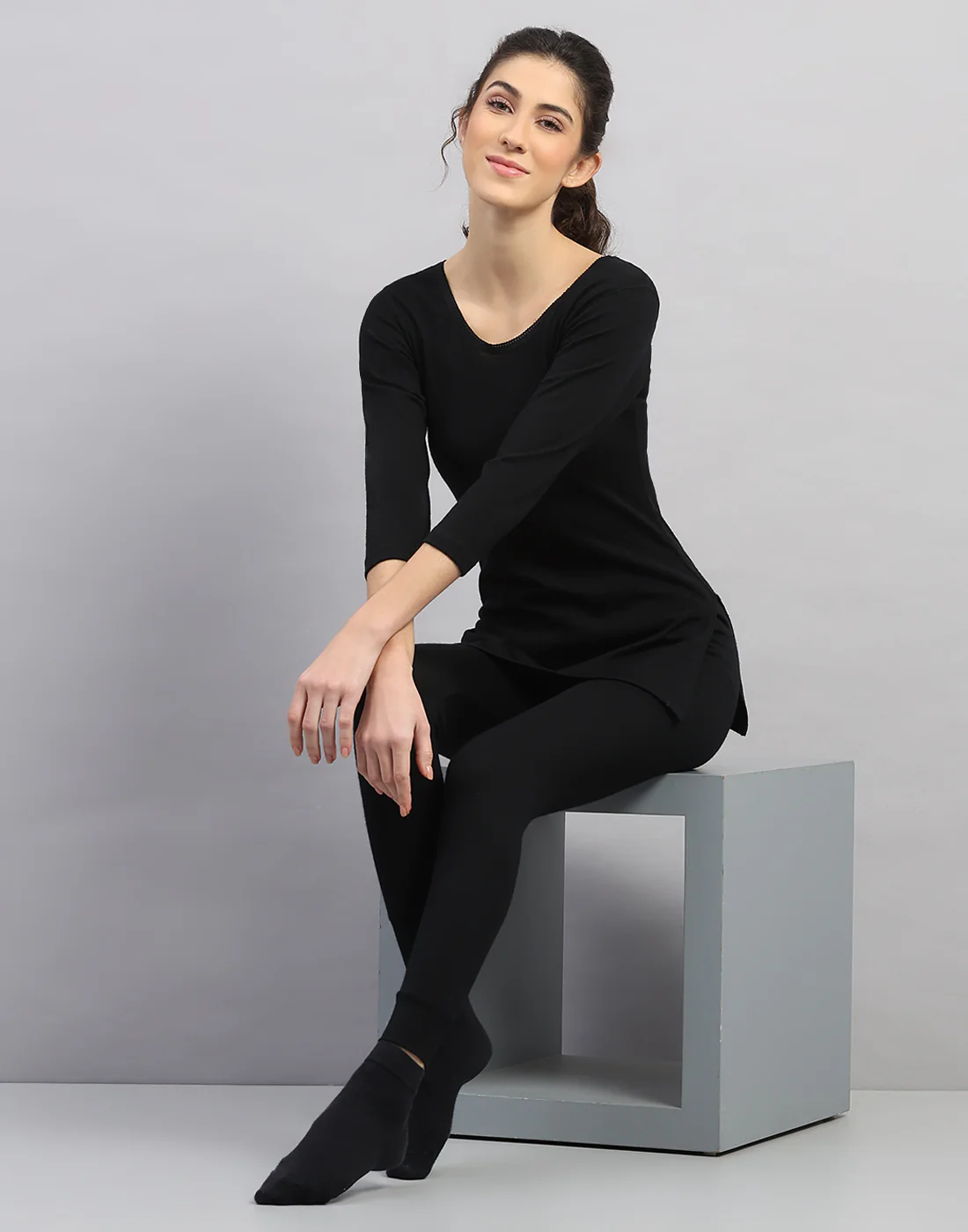 Women Black Solid V Neck 3/4th Sleeve Thermal Vest - Image 5
