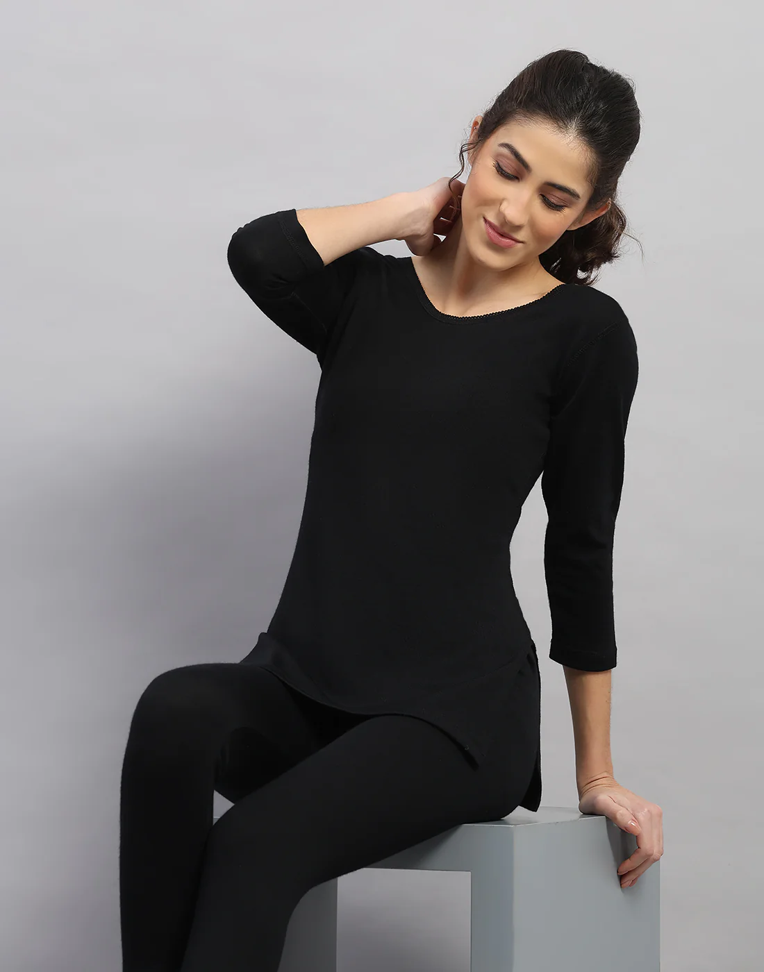 Women Black Solid V Neck 3/4th Sleeve Thermal Vest - Image 6