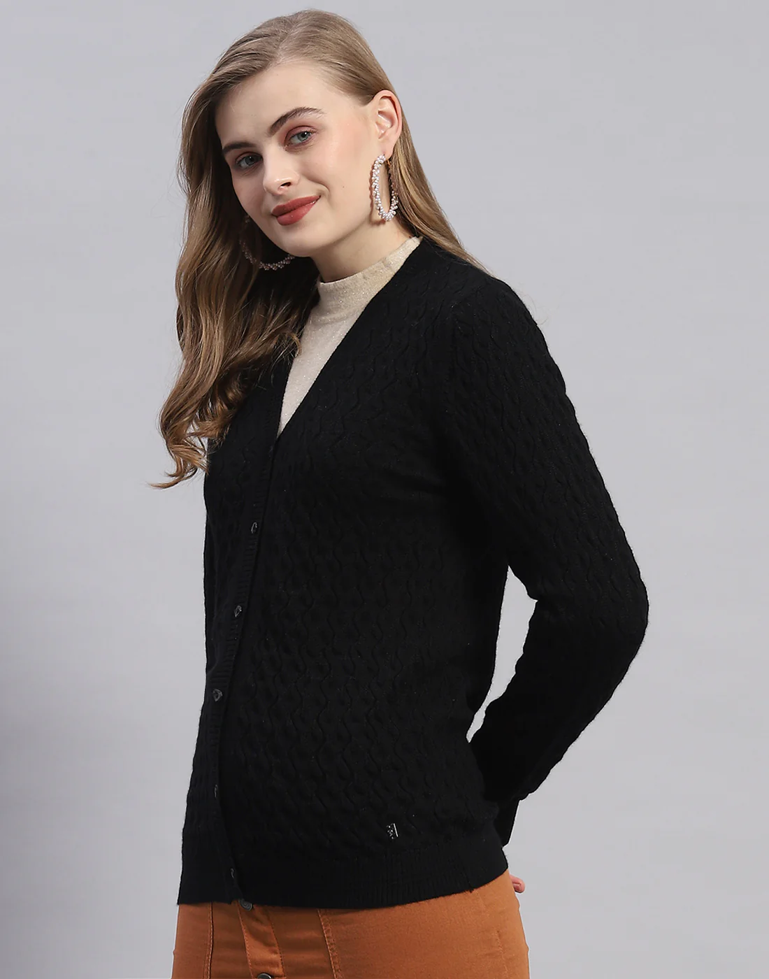 Women Black Solid V Neck Full Sleeve Cardigan - Image 3