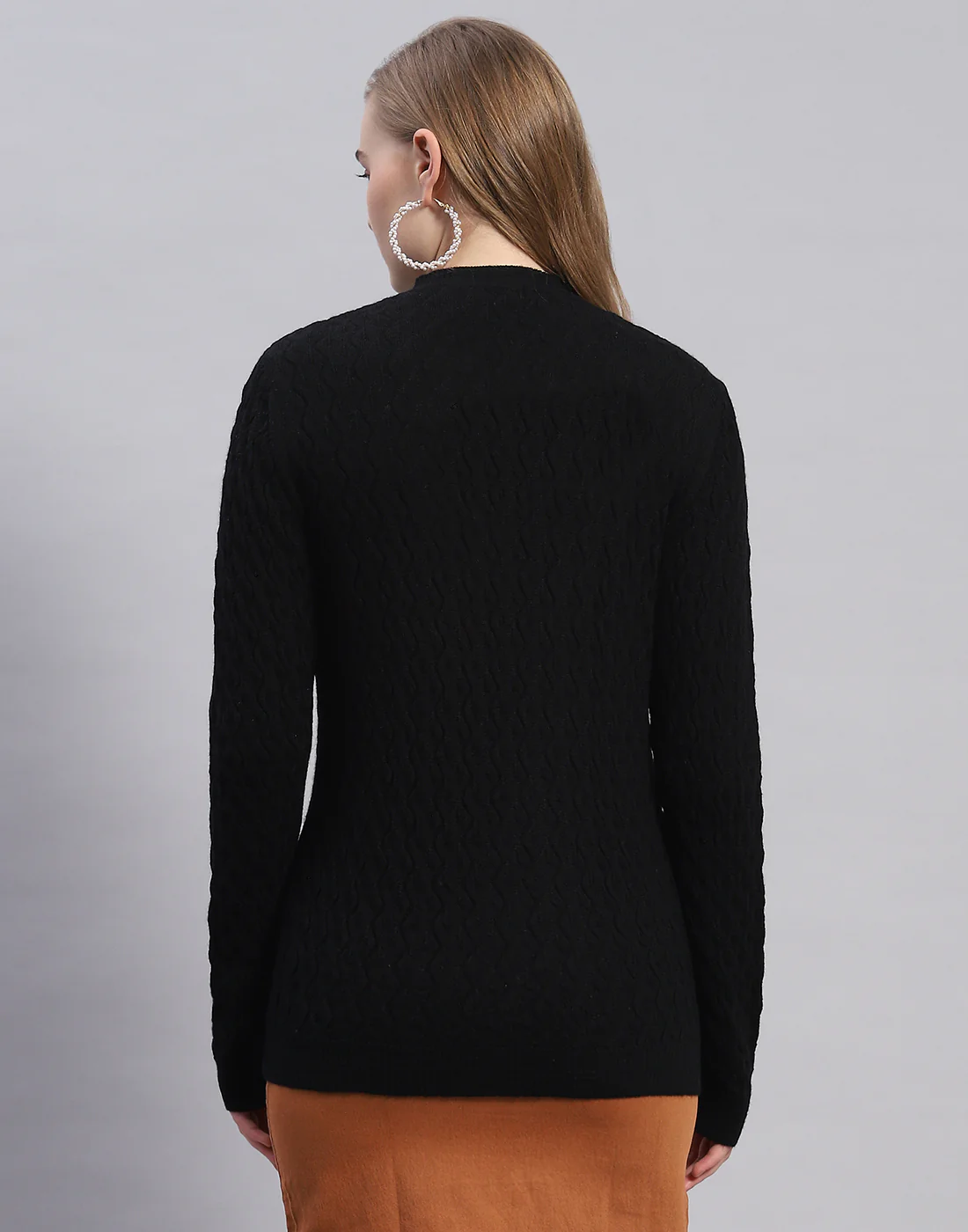 Women Black Solid V Neck Full Sleeve Cardigan - Image 5