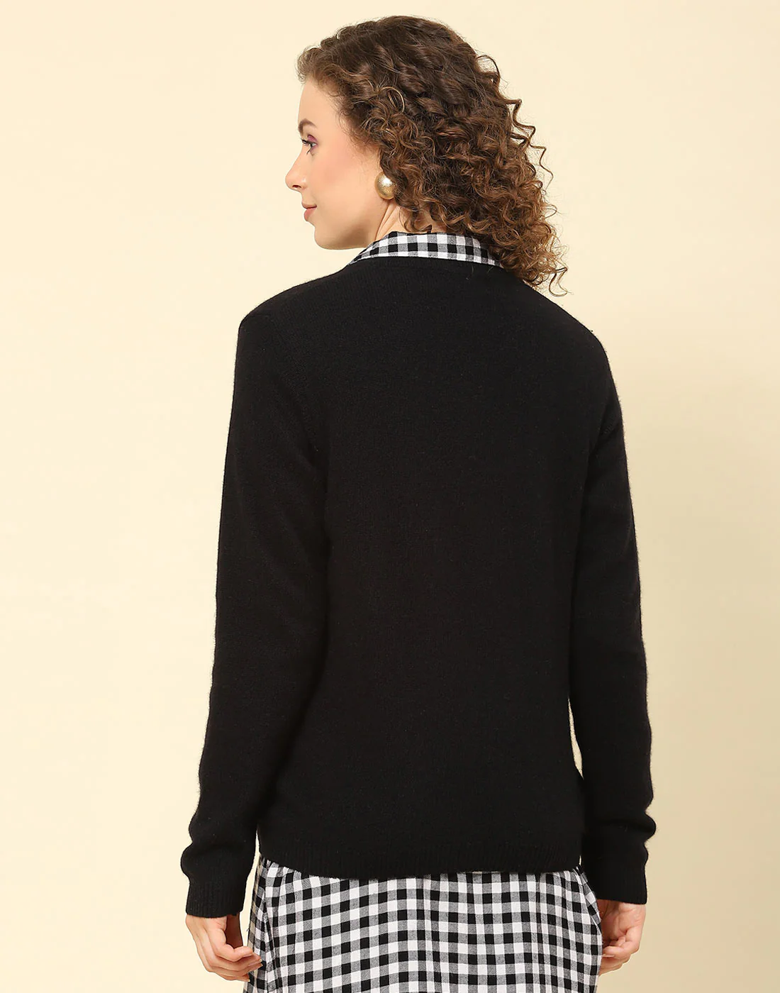 Women Black Solid V Neck Full Sleeve Cardigan - Image 5