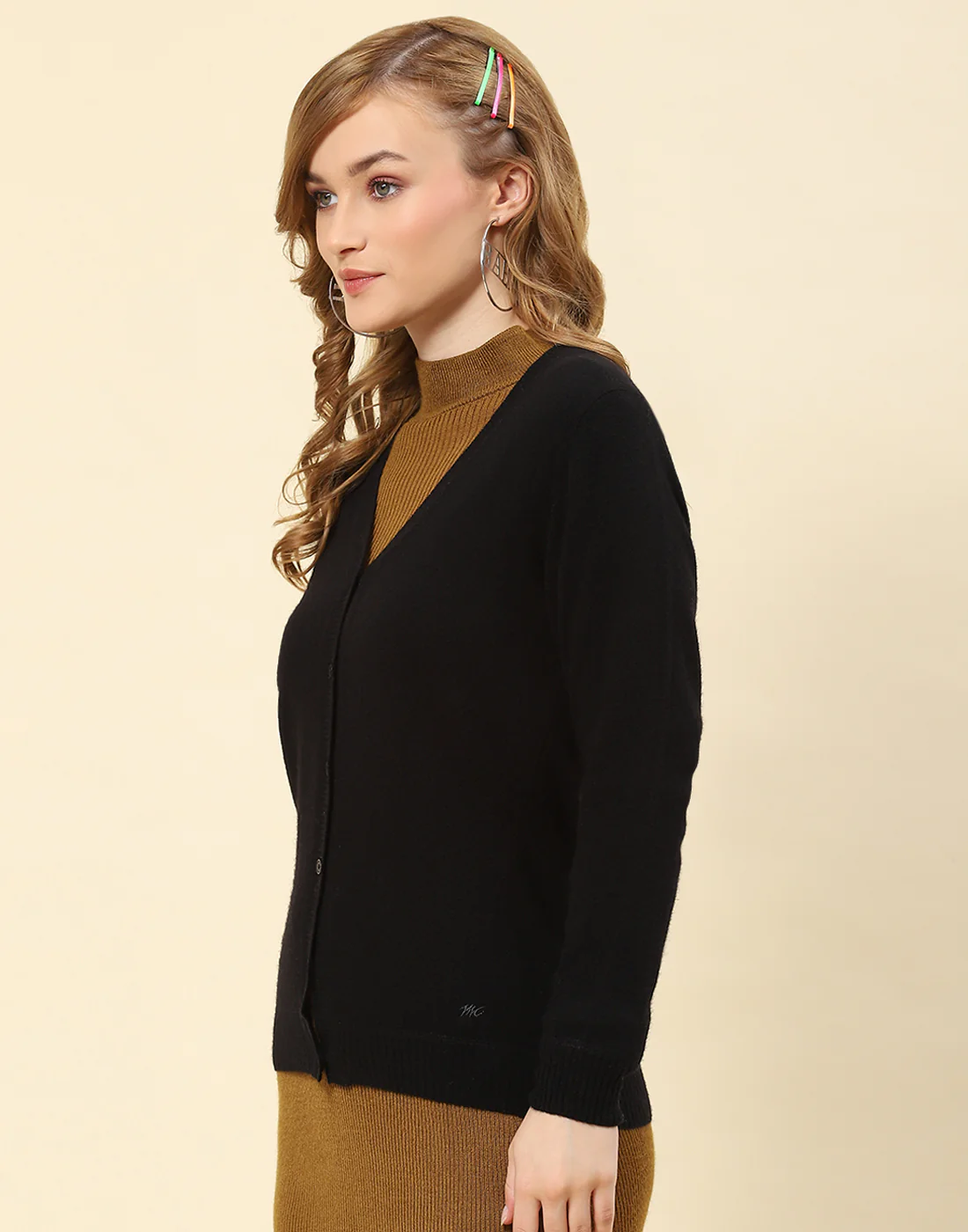 Women Black Solid V Neck Full Sleeve Cardigan - Image 3