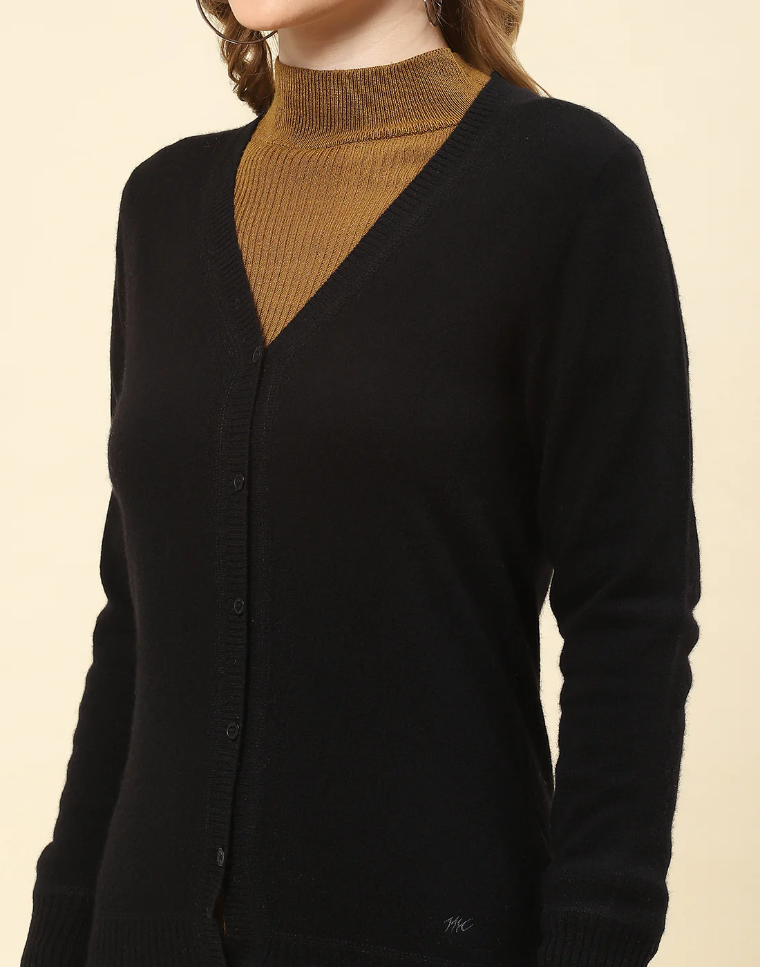 Women Black Solid V Neck Full Sleeve Cardigan - Image 6