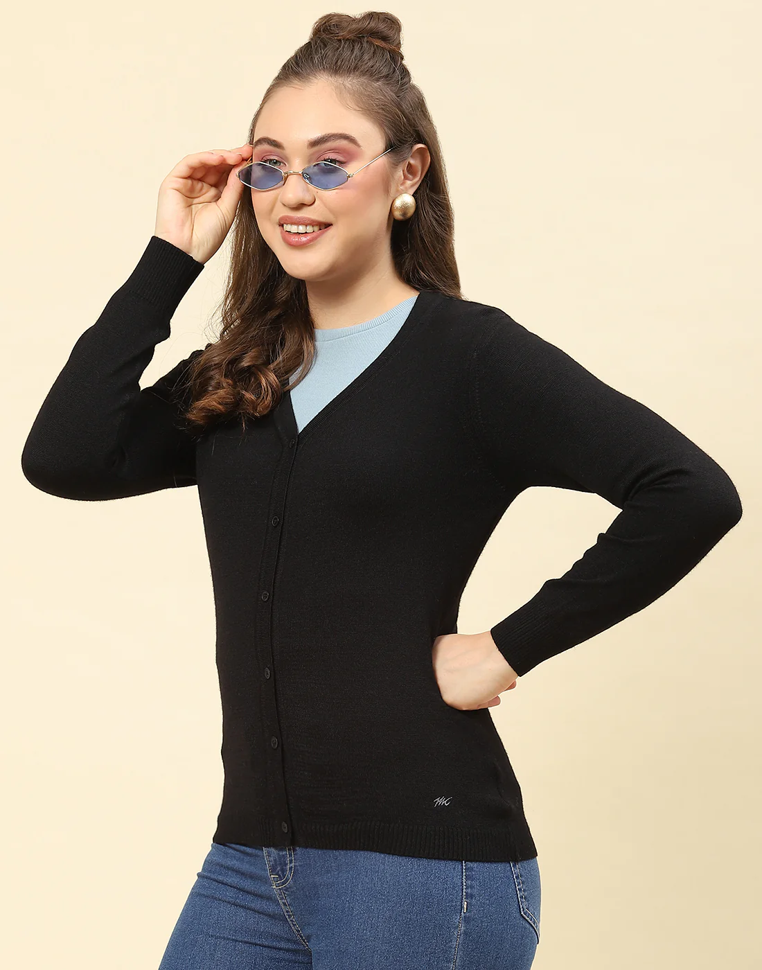 Women Black Solid V Neck Full Sleeve Cardigan - Image 3