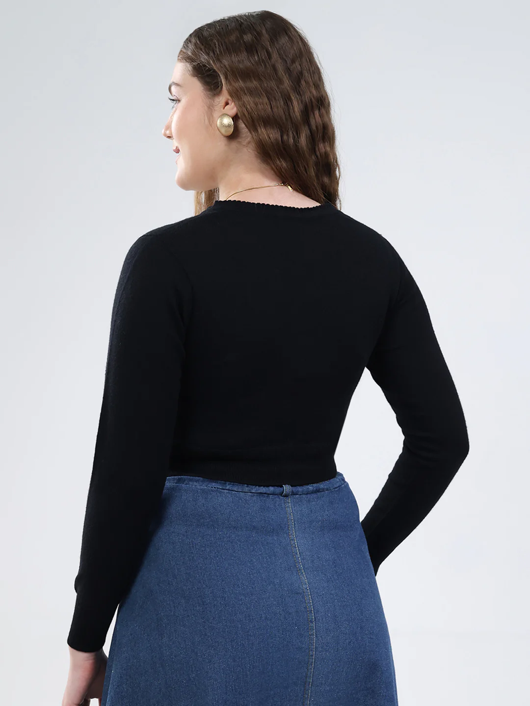 Women Black Solid V Neck Full Sleeve Cardigan - Image 5