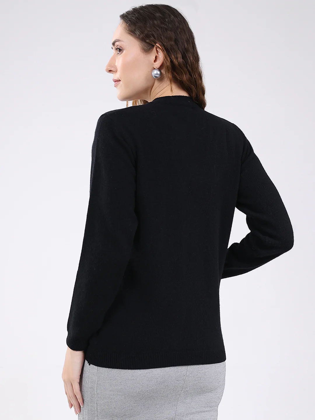 Women Black Solid V Neck Full Sleeve Cardigan - Image 5