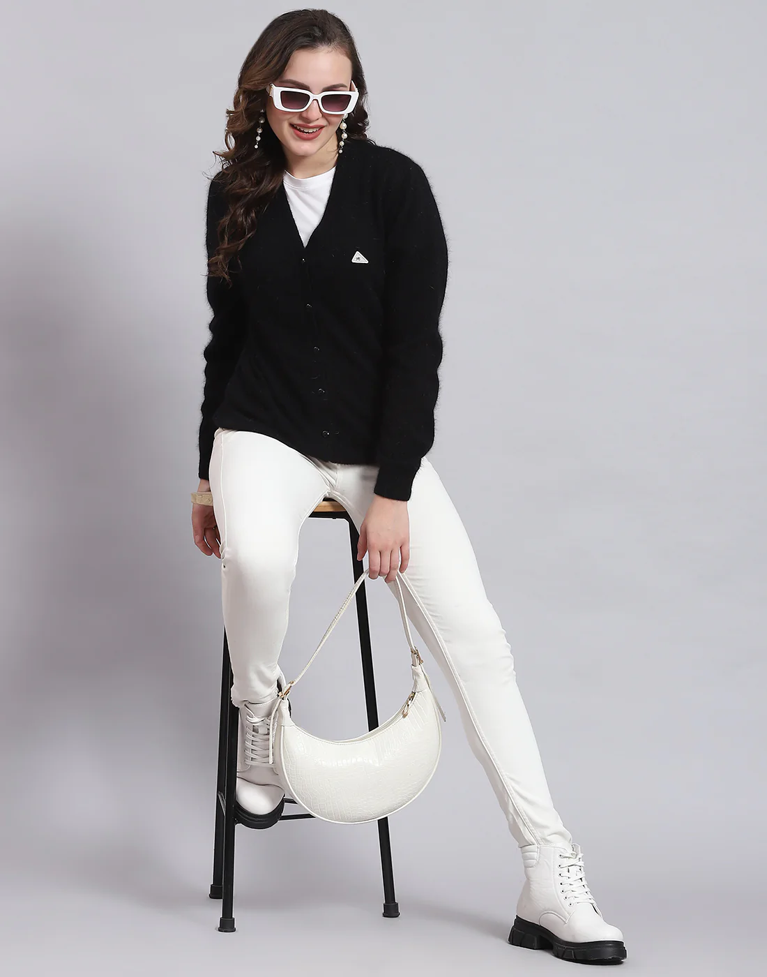Women Black Solid V Neck Full Sleeve Sweater - Image 2
