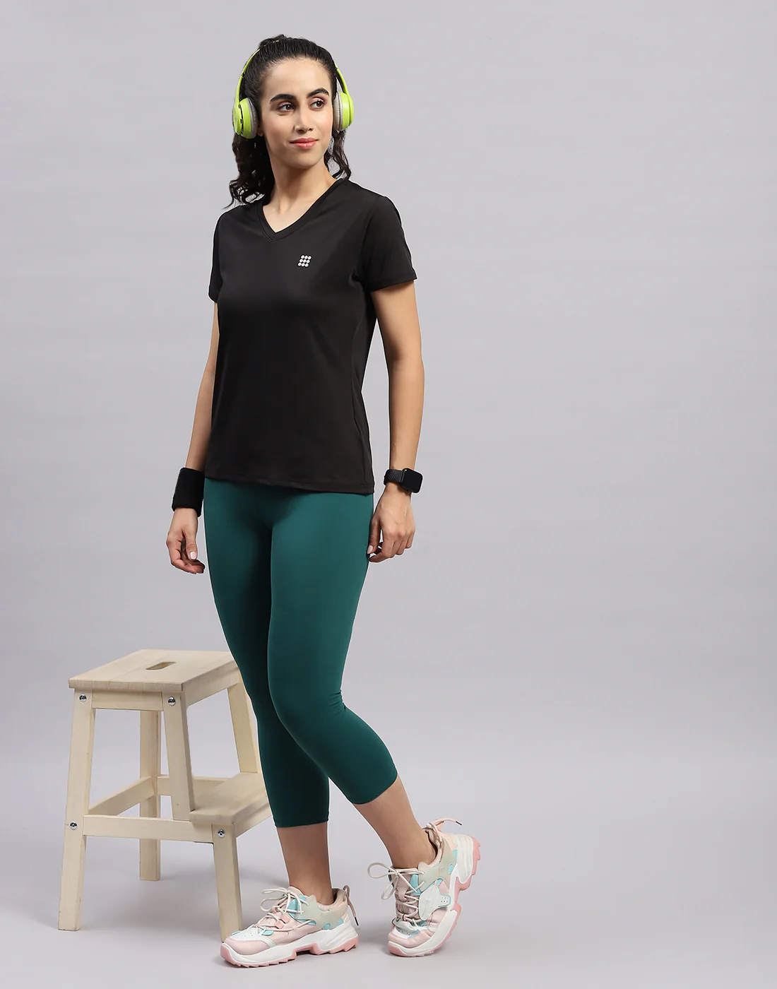 Rock.it Women Black Solid V Neck Half Sleeve Top - Image 2