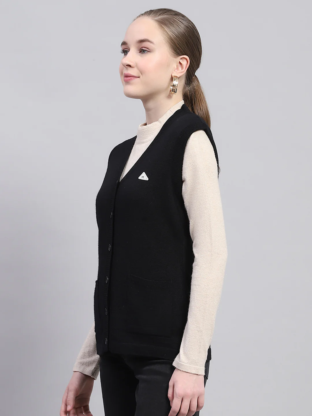 Women Black Solid V Neck Sleeveless Cardigan - Image 3