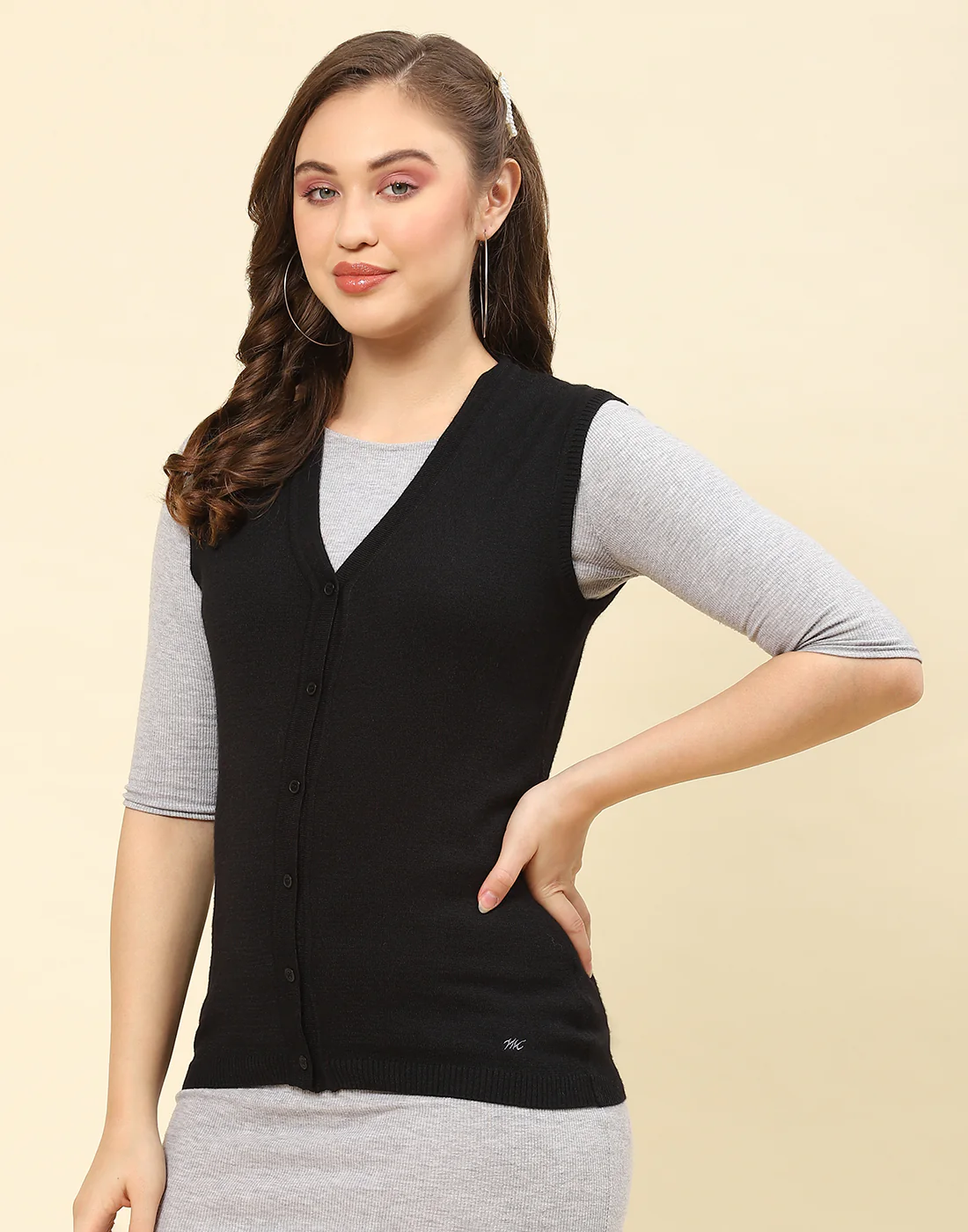 Women Black Solid V Neck Sleeveless Cardigan - Image 3